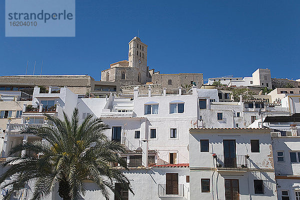 Ibiza Gebäude auf dem Hügel