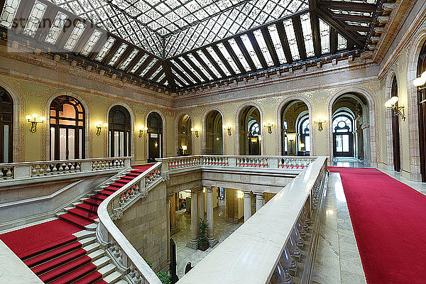 Atrium  Parlamentsgebäude von Katalonien  Parc de la Ciutadella  Barcelona  Katalonien  Spanien