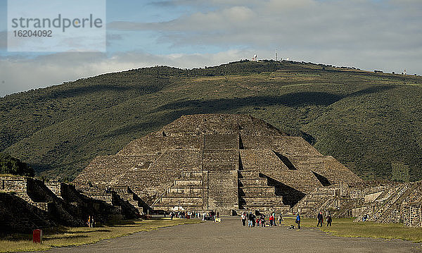 Piramide de la Luna  Calzada de los Muertos  Teotihuacan  Mexiko