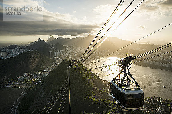 Blick auf die Seilbahn vom Zuckerhut. Rio De Janeiro  Brasilien