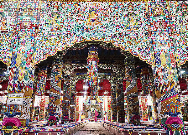 Das Innere des Wu-Tun-Tempels  Tongren  Provinz Qinghai  China