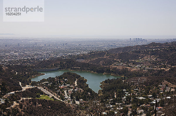 Luftaufnahme des Hollywood-Stausees und von Los Angeles  Kalifornien  USA