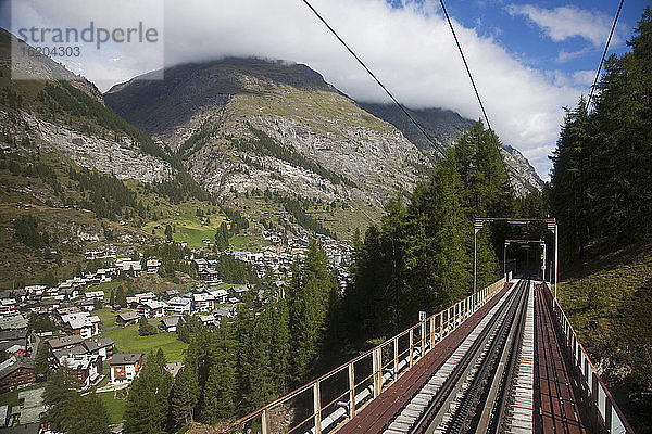 Glacier Express-Panoramazug  Zermatt  Schweizer Alpen  Schweiz