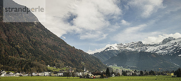 Blick aus dem Zug  auf dem Weg von Mailand nach Zürich