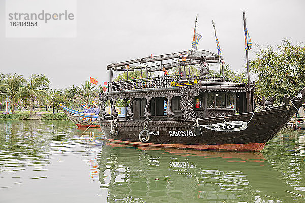 Traditionelles Boot auf dem Fluss  Vietnam