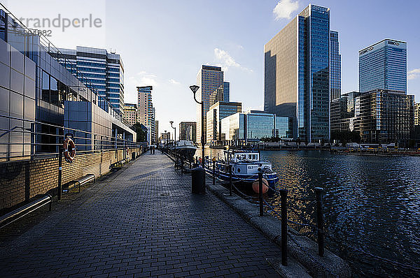 Waterfront in Canary Wharf  London  Vereinigtes Königreich