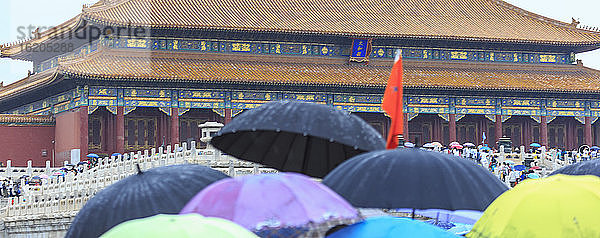 Sommerregen in der Verbotenen Stadt  Peking  China