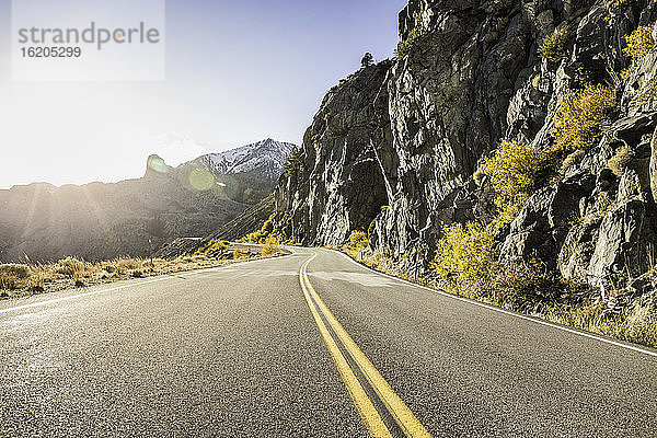 Tioga Pass Highway in Berglandschaft  Yosemite National Park  USA