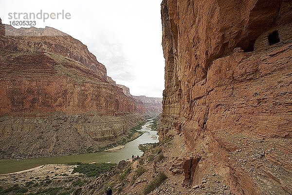 Hochformatige Ansicht des Colorado River  Grand Canyon  Arizona  USA