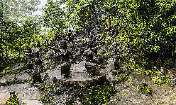 Geheime Buddha-Garten-Statuen im Regenwald  Koh Samui  Thailand