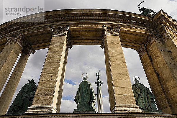 Heldenplatz (Hosok tere)  Budapest  Ungarn