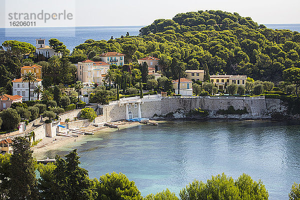 Erhöhte Ansicht der Uferpromenade  St. Jean Cap Ferrat  Frankreich