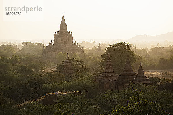 Thisawadi-Tempel von der Dhammayazika-Pagode aus gesehen  Bagan  Region Mandalay  Myanmar