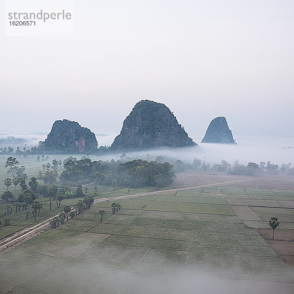 Neblige Berge  Hsipaw  Shan-Staat  Myanmar