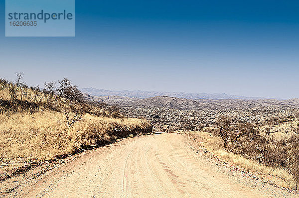 Schotterstraße von Windhoek nach Walwedans im Namibrand-Naturreservat   Namibia