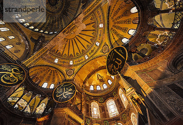 Innenraum der Hagia Sophia (Aya Sofya)  Sultanahmet  Istanbul  Türkei