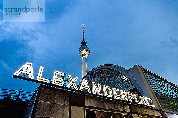 Berliner Fernsehturm  Alexanderplatz  Berlin  Deutschland