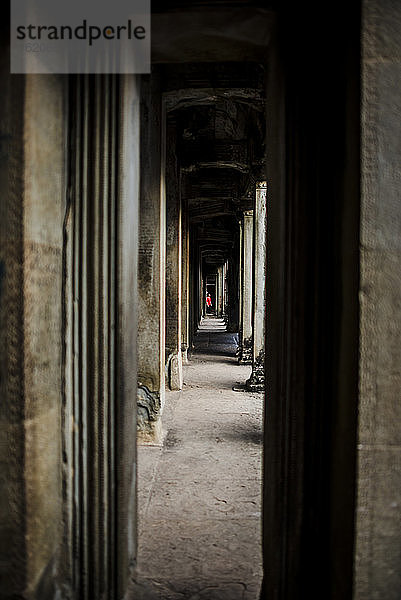 Abnehmende Perspektive des Korridors im Angkor Wat-Tempel  Siem Reap  Kambodscha