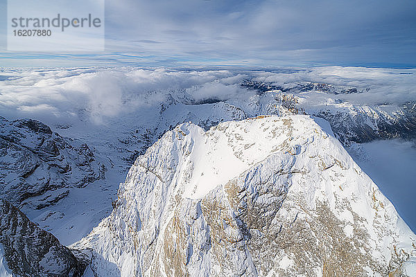 Luftaufnahme des schneebedeckten Gran Vernel  Marmoladagruppe  Dolomiten  Trentino-Südtirol  Italien  Europa