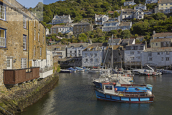 Eine der berühmtesten Attraktionen Cornwalls  das ultimative kornische Fischerdorf Polperro an der Südküste  Cornwall  England  Vereinigtes Königreich  Europa