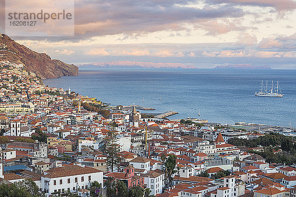 Stadtansicht  Funchal  Madeira  Portugal  Atlantik  Europa
