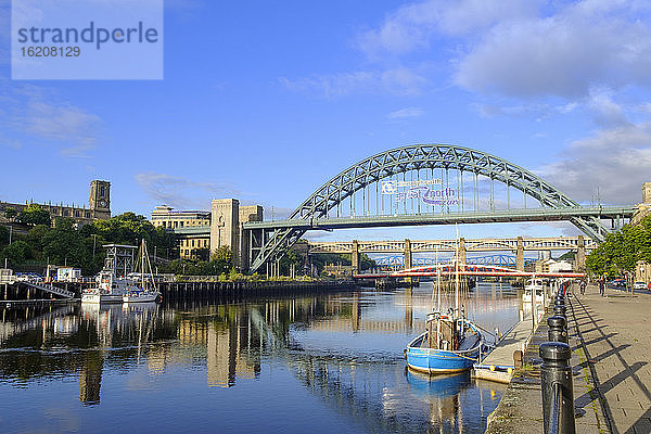 Die Tyne-Brücke über den Fluss Tyne  Gateshead  Newcastle-upon-Tyne  Tyne and Wear  England  Vereinigtes Königreich  Europa