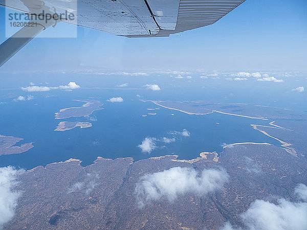 Luftaufnahme des Kariba-Sees  dem volumenmässig grössten künstlich angelegten See und Stausee der Welt  Simbabwe  Afrika