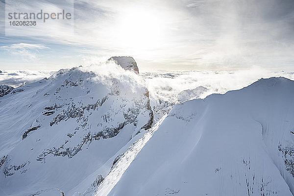 Luftaufnahme von Punta Penia und des Westgrats der Marmolada im Winter  Dolomiten  Trentino-Südtirol  Italien  Europa