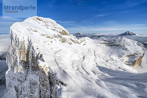 Monte Pelmo nach einem Schneefall  Luftaufnahme  Dolomiten  Provinz Belluno  Venetien  Italien  Europa