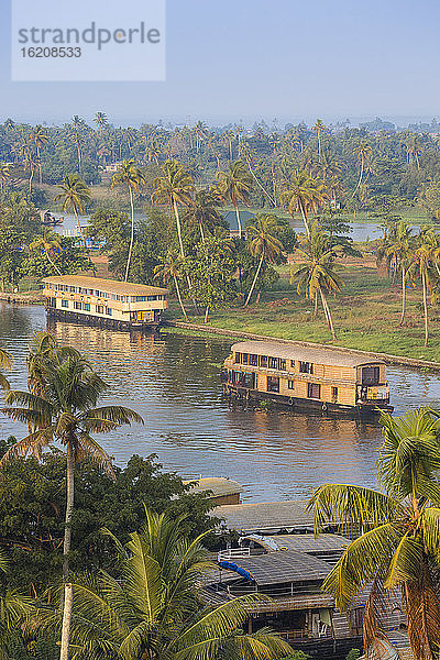 Hausboote auf Backwaters  Alappuzha (Alleppey)  Kerala  Indien  Asien