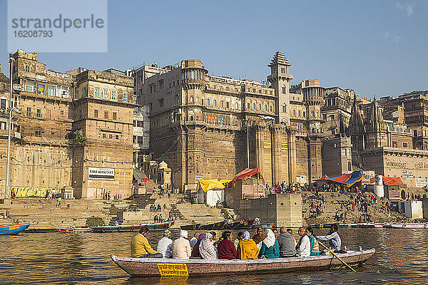 Blick auf das Brijrama Palace Hotel in Darbanga Ghat  Varanasi  Uttar Pradesh  Indien  Asien