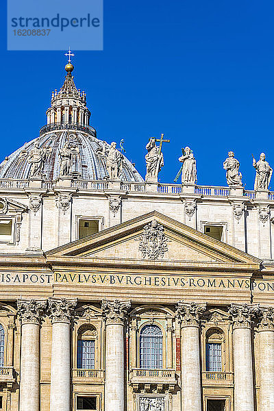 Petersplatz  Petersdom  UNESCO-Weltkulturerbe  Vatikan  Rom  Latium  Italien  Europa
