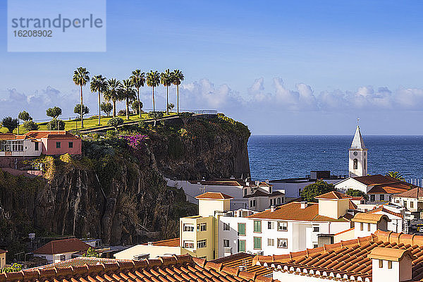 Blick auf die Camara de Lobos unter den Gärten von Ilheu  Funchal  Madeira  Portugal  Atlantik  Europa