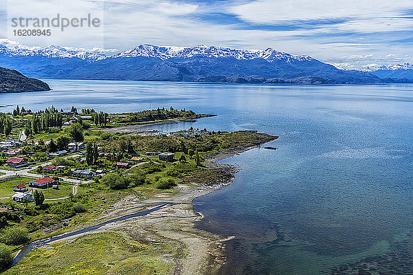 Luftaufnahme von Puerto Guadal  Nationalpark Laguna San Rafael  Region Aysen  Patagonien  Chile  Südamerika