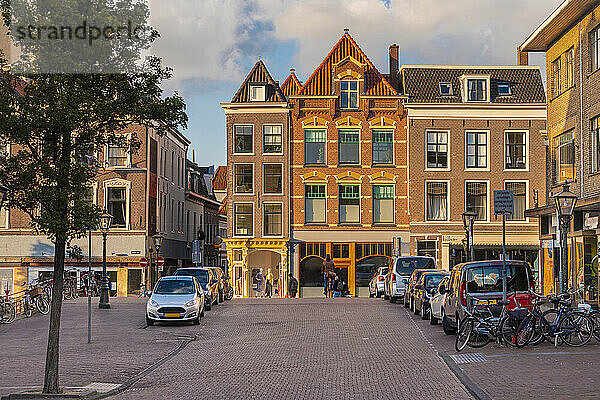 Niederlande  Südholland  Leiden  Häuser im Zentrum der alten Stadt