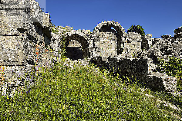 Türkei  Blick auf die Ruine des alten Theaters