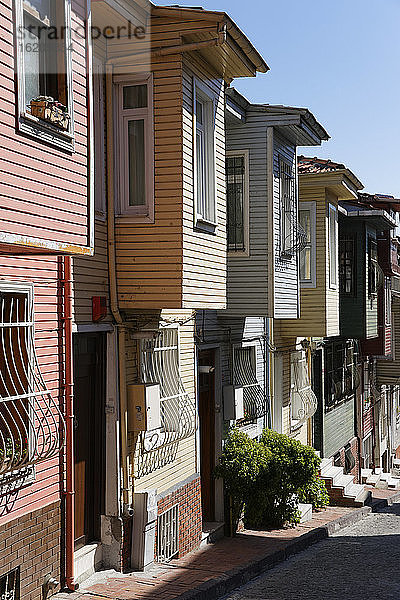 Türkei  Istanbul  Holzhäuser mit Erker