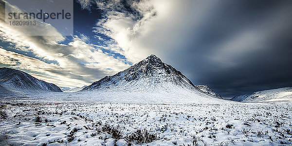 UK  Schottland  Blick auf Schneeberge bei Buachaille Etive Mor