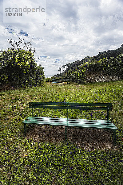 Guernsey  Blick auf Klippenpfade