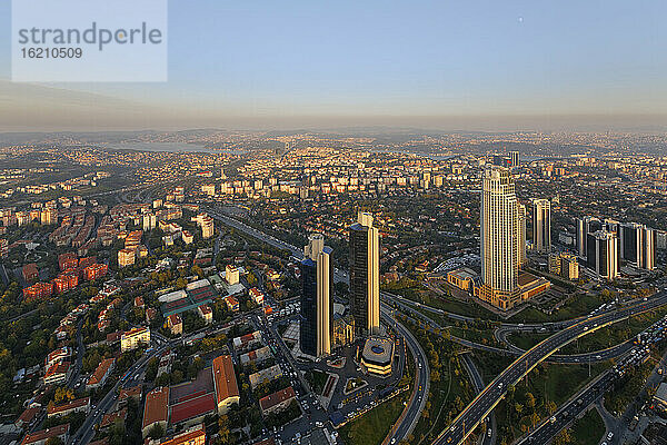 Europa  Türkei  Istanbul  Blick auf das Finanzviertel in Levent