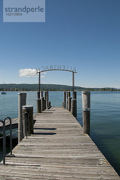 Deutschland  Baden Württemberg  Ansicht der Seebrücke in Allensbach