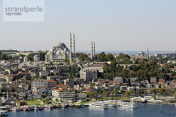 Türkei  Istanbul  Blick auf die Suleiman-Moschee in der Stadt