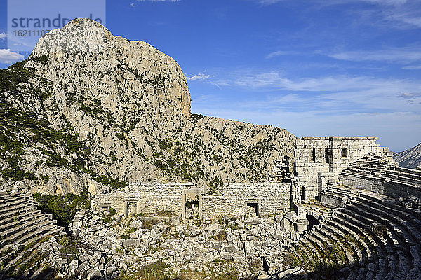 Türkei  Blick auf das antike Theater in der archäologischen Stätte von Termessos