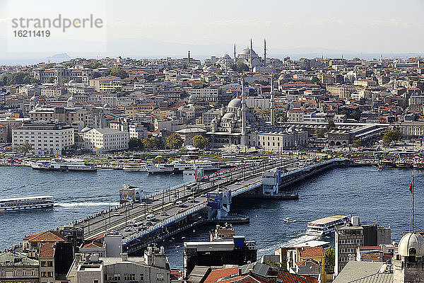 Türkei  Istanbul  Blick auf die Galata-Brücke