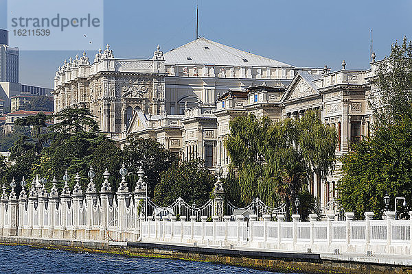Türkei  istanbul  Blick auf den Dolmabahce-Palast