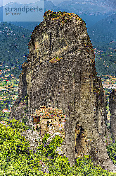 Griechenland  Thessalien  Blick auf das Roussanou-Kloster