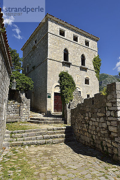 Montenegro  Blick auf Stari Bar