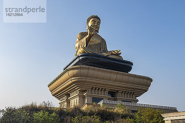 Taiwan  Bezirk Dashu  Kaohsiung  Goldene Buddha-Statue im Fo Guang Shan-Kloster