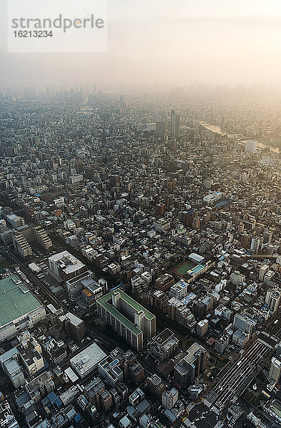 Japan  Tokio  Blick vom Tokyo Skytree in der Abenddämmerung