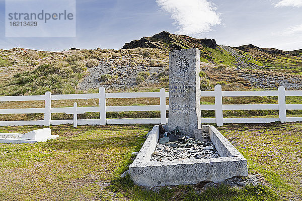 Südatlantik  Vereinigtes Königreich  Britische Überseegebiete  Südgeorgien  Grytviken  Grab von Sir Ernest Henry Shackleton in der ehemaligen Walfangstation